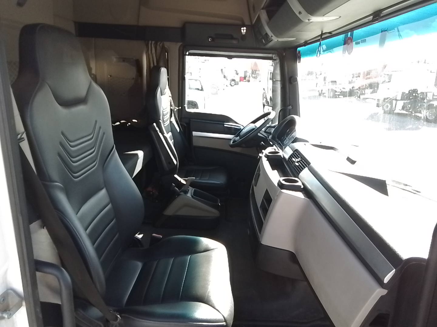 VOLKSWAGEN/29.520 METEOR 6X4