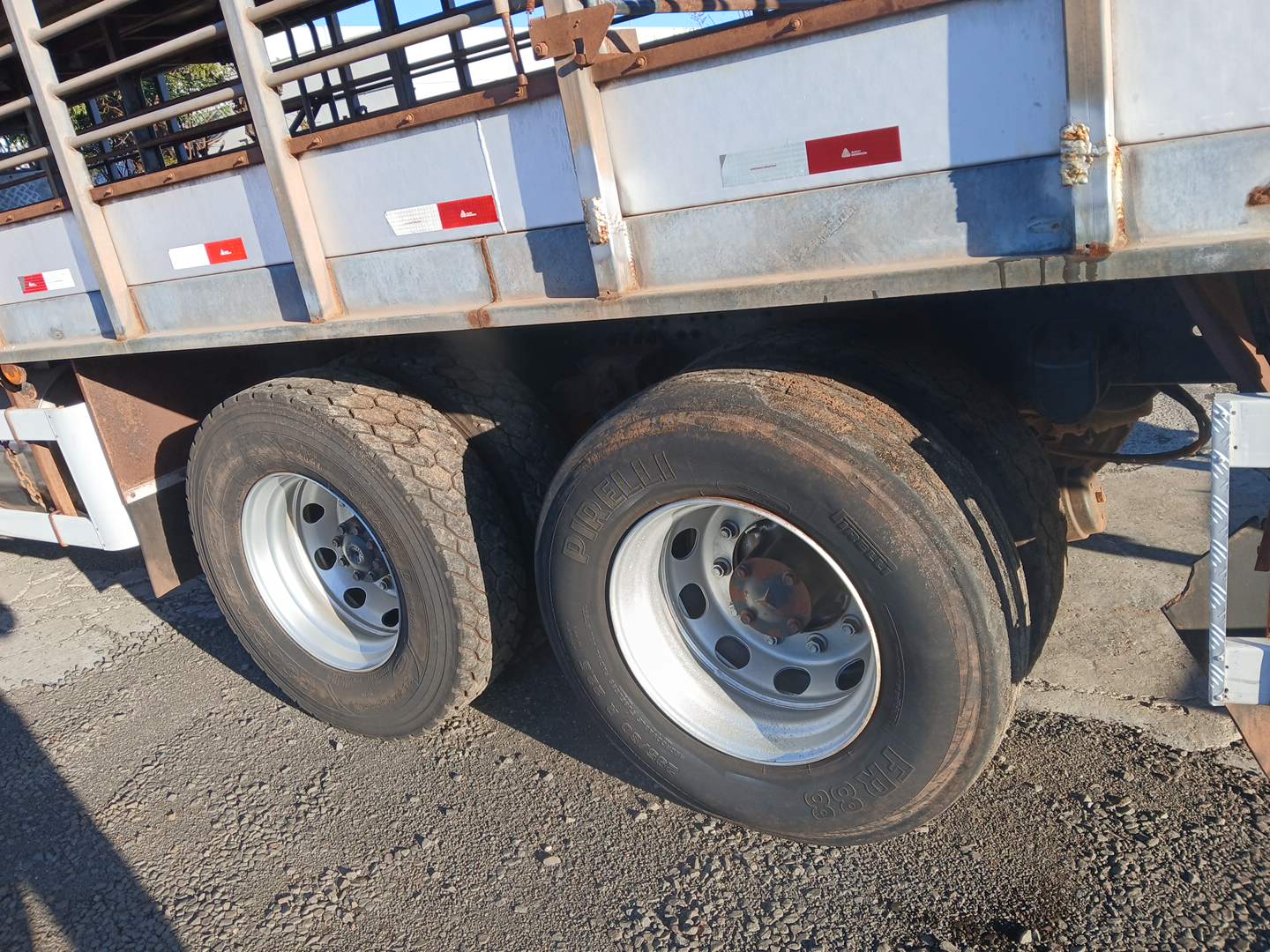 CARROCERIA METÁLICA TRANSP. SUÍNOS